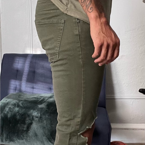 Ripped H&M jeans. - Picture 3 of 6